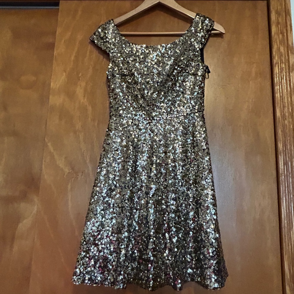 Lulu’s Gold Sequin Cocktail Party Appearance Dress Small